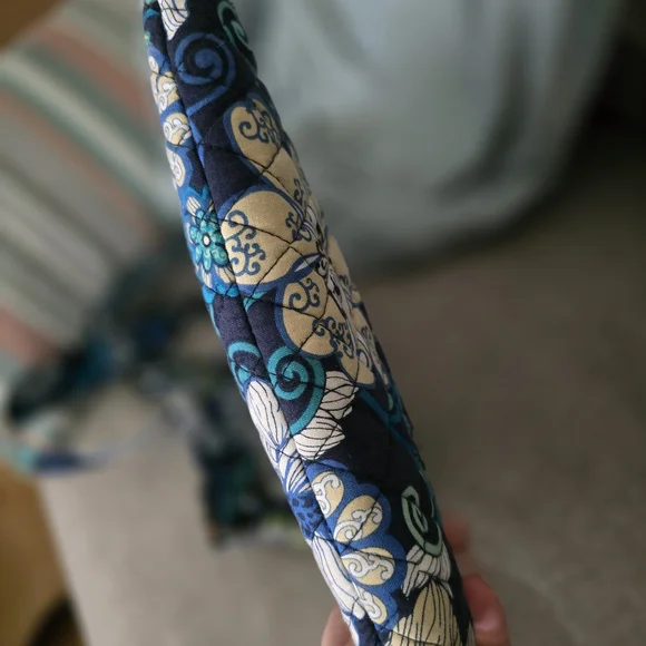 Floral Quilted Shoulder Bag - Picture 3 of 6